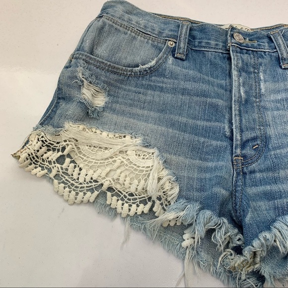 Abercrombie & Fitch Festival Short High Rise 2/26 Crochet Distress Button Fly - Picture 3 of 9